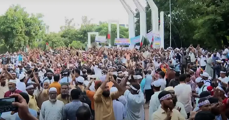 কেন্দ্রীয় শহিদ মিনারে শিক্ষকদের অবস্থান কর্মসূচির সাম্প্রতিক ছবি